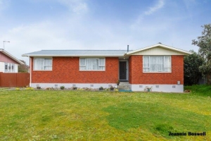 5 Buller Crescent-1